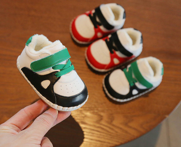 Χειμερινά παιδικά παπούτσια από οικολογικό δέρμα με κορδόνια και μπαλώματα velcro