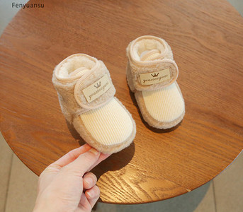 Βρεφικά μποτάκια με κέντημα και πουπουλένια φόδρα