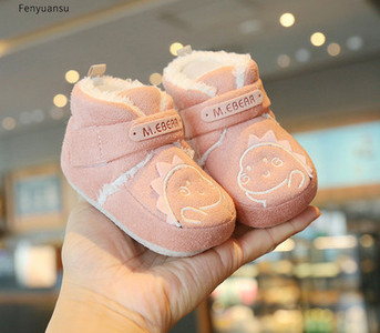 Βρεφικά μποτάκια με κέντημα και πουπουλένια φόδρα