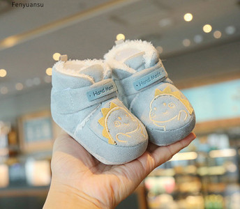 Βρεφικά μποτάκια με κέντημα και πουπουλένια φόδρα