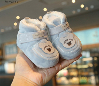 Βρεφικά μποτάκια με κέντημα και πουπουλένια φόδρα