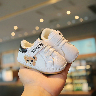 Zīdaiņu apavi no eko ādas ar siltu oderi, aplikāciju un uzrakstu