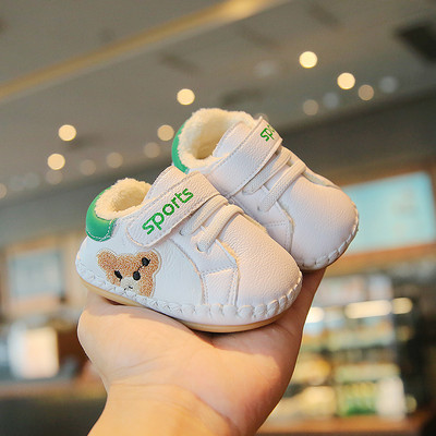 Zīdaiņu apavi no eko ādas ar siltu oderi, aplikāciju un uzrakstu