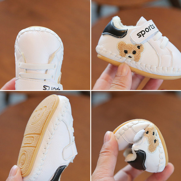 Zīdaiņu apavi no eko ādas ar siltu oderi, aplikāciju un uzrakstu