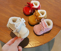 Zīdaiņu apavi no eko ādas ar pūkām un šņorēm