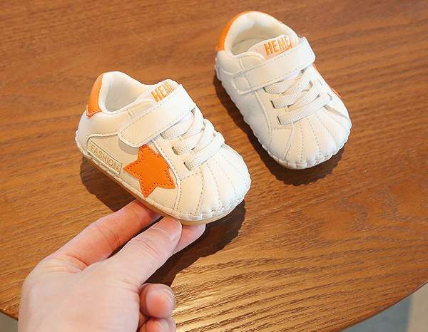 Zīdaiņu kurpes no eko ādas ar uzrakstu un velcro uzlīmēm zēniem un meitenēm