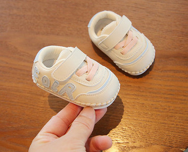 Βρεφικά αθλητικά παπούτσια - με επιγραφή