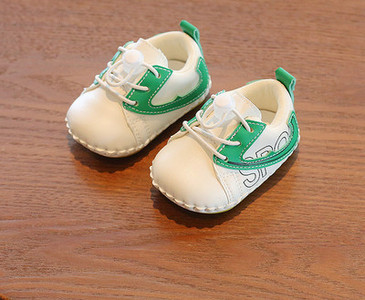 Zīdaiņu apavi no eko ādas ar uzrakstiem un šņorēm