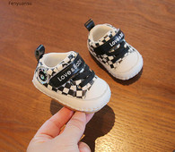 Bērnu apavi ar uzrakstu