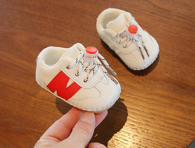 Βρεφικά sneakers από οικολογικό δέρμα με κορδόνια νέο μοντέλο