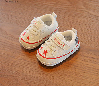 Bērnu apavi ar šņorēm un apdruku