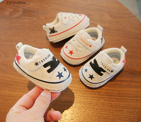 Bērnu apavi ar šņorēm un apdruku