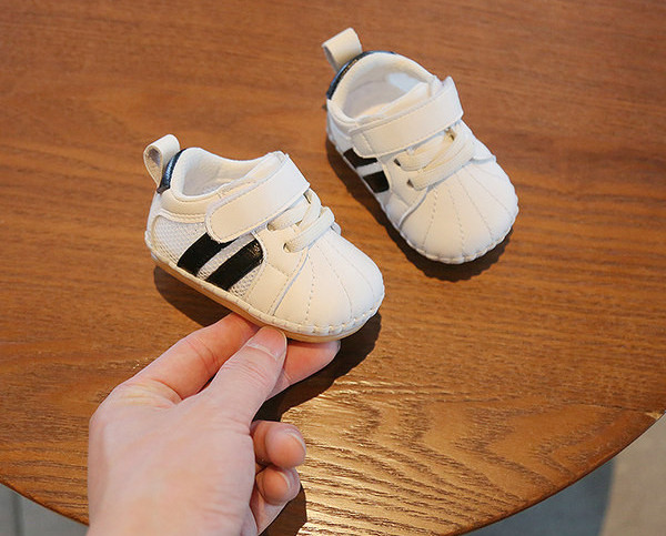 Dječje cipele od eko kože sa vezicama i čičak zakrpama