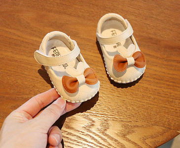 Zīdaiņu apavi - meitenēm ar lentīti