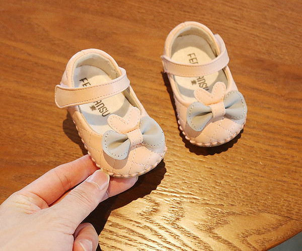 Zīdaiņu apavi - meitenēm ar lentīti