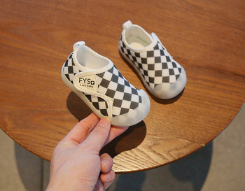 Бебешки обувки с равна подметка
