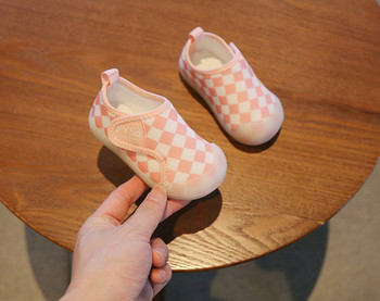 Бебешки обувки с равна подметка