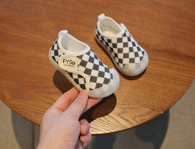 Βρεφικά παπούτσια με επίπεδη σόλα