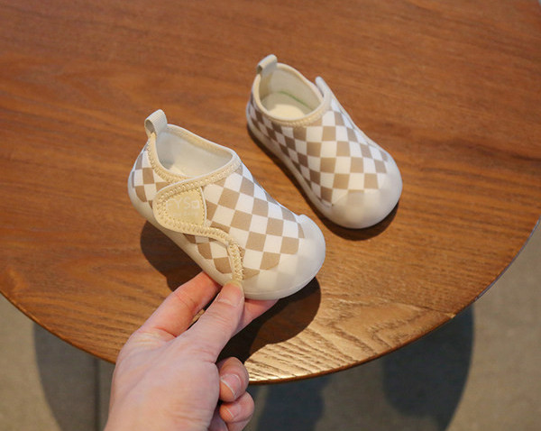 Βρεφικά παπούτσια με επίπεδη σόλα