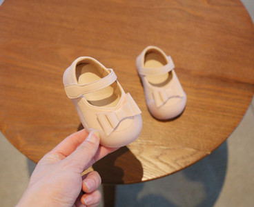 Μοντέρνα παιδικά παπούτσια με κορδέλα για κορίτσια