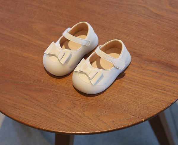 Μοντέρνα παιδικά παπούτσια με κορδέλα για κορίτσια