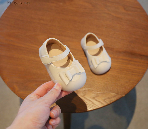 Μοντέρνα παιδικά παπούτσια με κορδέλα για κορίτσια