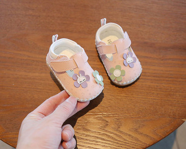 Βρεφικά παπούτσια για κορίτσια με τρισδιάστατο στοιχείο