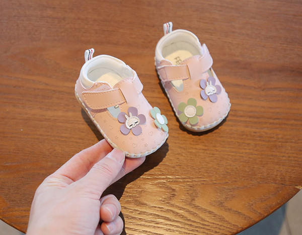 Βρεφικά παπούτσια για κορίτσια με τρισδιάστατο στοιχείο