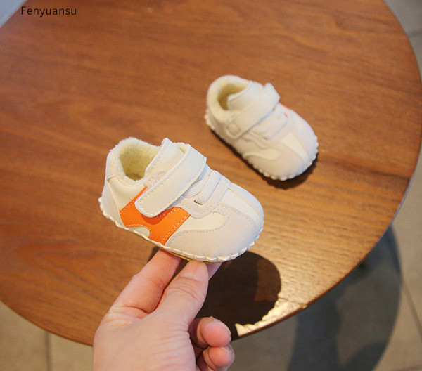 Alkalmi gyerek tornacipő pehely béléssel