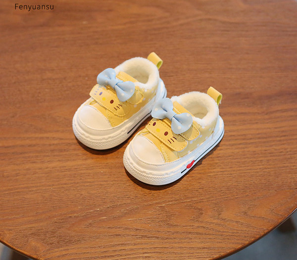 Βρεφικά χειμερινά παπούτσια για κορίτσια με κορδέλα και κούμπωμα velcro