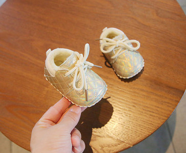 Rudens-ziemas apavi ar šņorēm