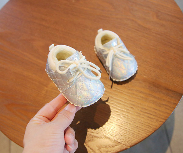 Rudens-ziemas apavi ar šņorēm