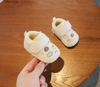 Novi model kožnih dječjih cipelica s donjom postavom