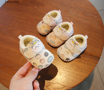 Бебешки обувки за момичета от еко кожа с принт