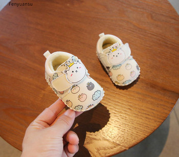 Бебешки обувки за момичета от еко кожа с принт
