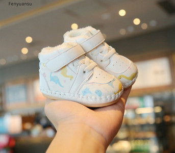 Zīdaiņu apavi ar aplikāciju un oderi