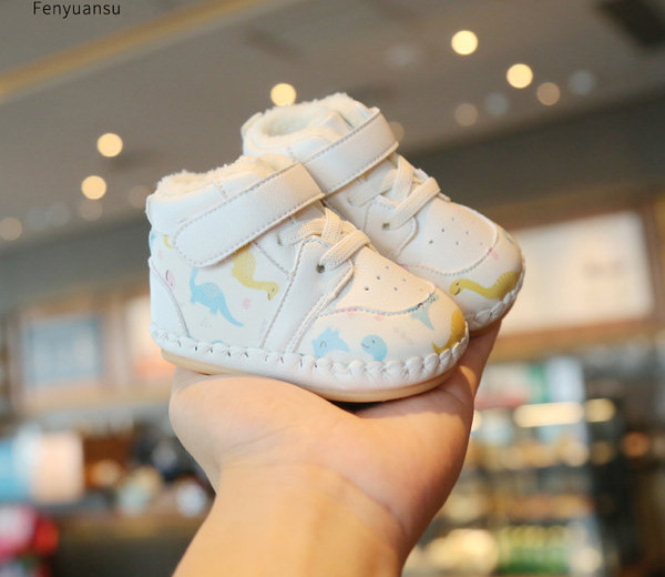 Zīdaiņu apavi ar aplikāciju un oderi