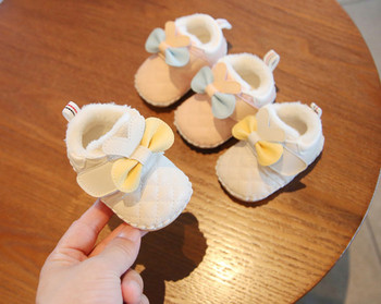 Зимни бебешки обувки от еко кожа с велкро лепенки и панделка 