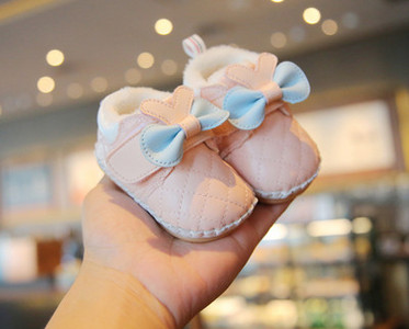 Χειμερινά παιδικά παπούτσια από οικολογικό δέρμα με μπαλώματα velcro και κορδέλα