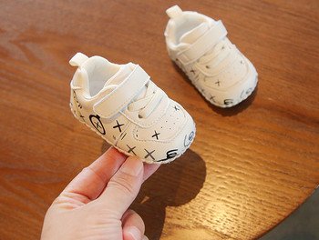 Бебешки обувки от еко кожа с велкро лепенки и връзки
