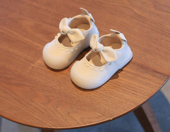 Бебешки обувки за момичета- с панделка