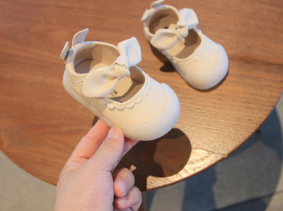 Βρεφικά παπούτσια για κορίτσια - με κορδέλα