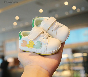 Bērnu kurpes ar šņorēm trīs krāsās