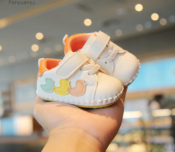 Bērnu kurpes ar šņorēm trīs krāsās