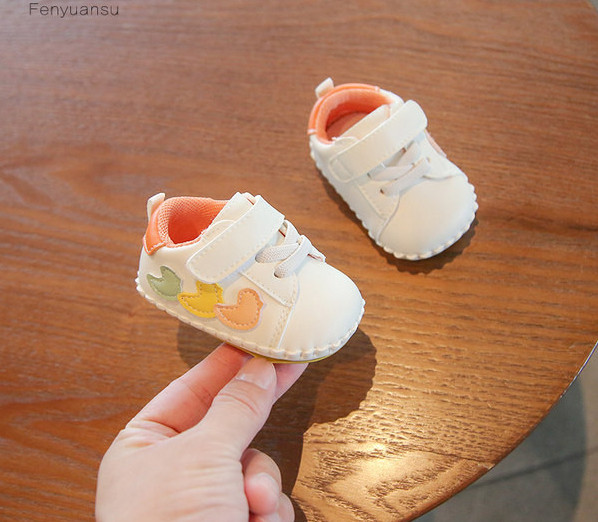 Bērnu kurpes ar šņorēm trīs krāsās