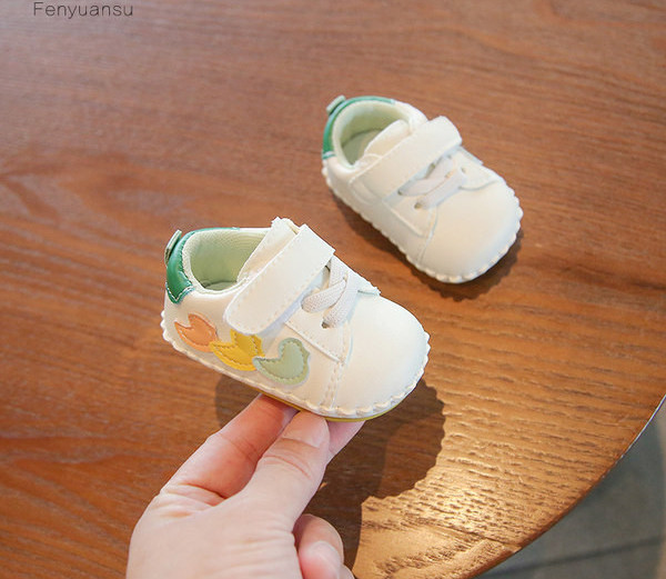 Bērnu kurpes ar šņorēm trīs krāsās