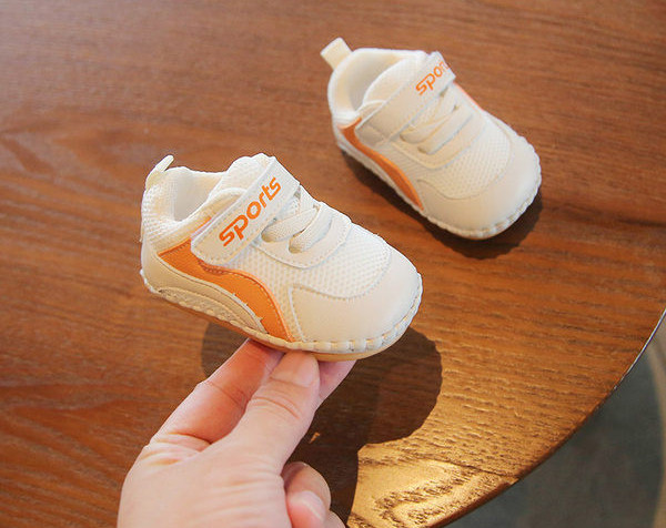 Ležerne dječje tenisice od eko kože s vezicama i natpisom