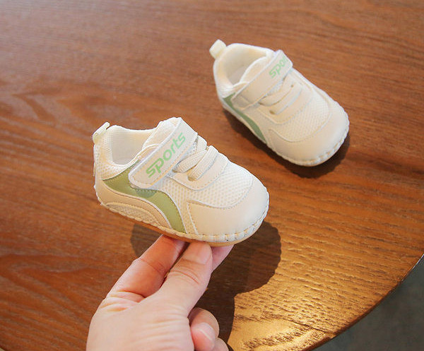 Ležerne dječje tenisice od eko kože s vezicama i natpisom