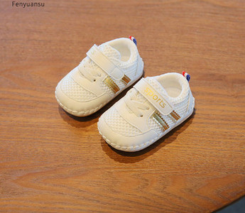 Μωρό που αναπνέει - παπούτσια με επιγραφή