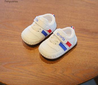 Μωρό που αναπνέει - παπούτσια με επιγραφή